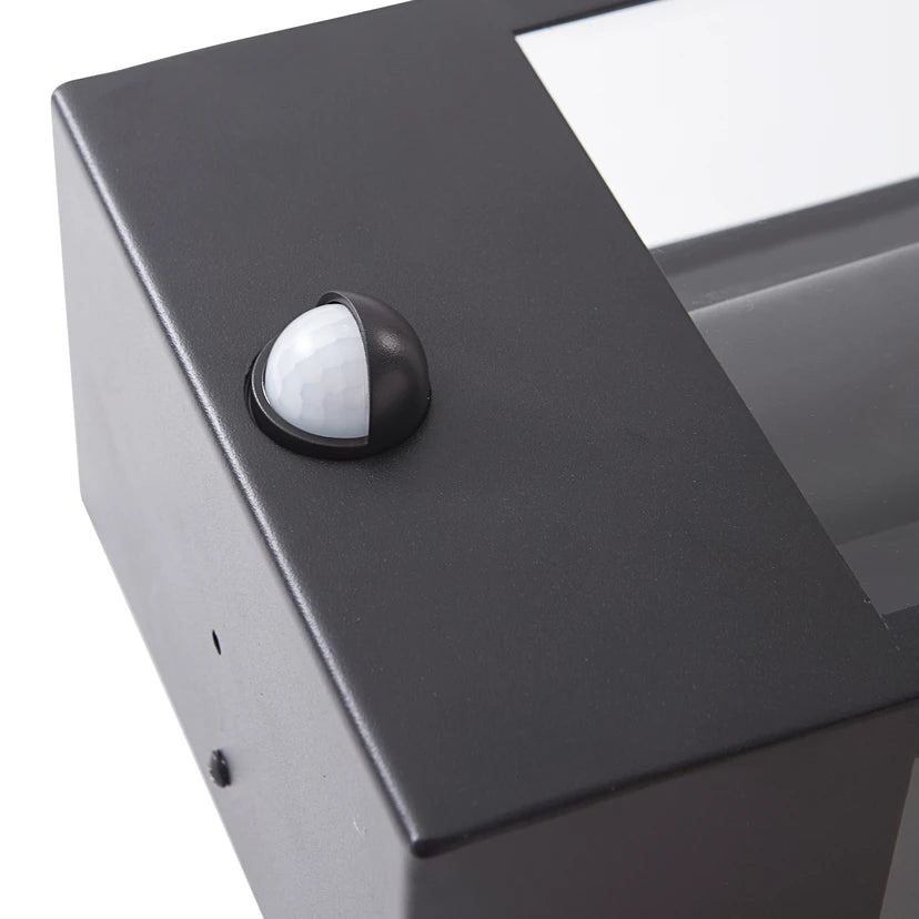 Lindby Außenwandleuchte Ilana, schwarz, Sensor, IP44, E27